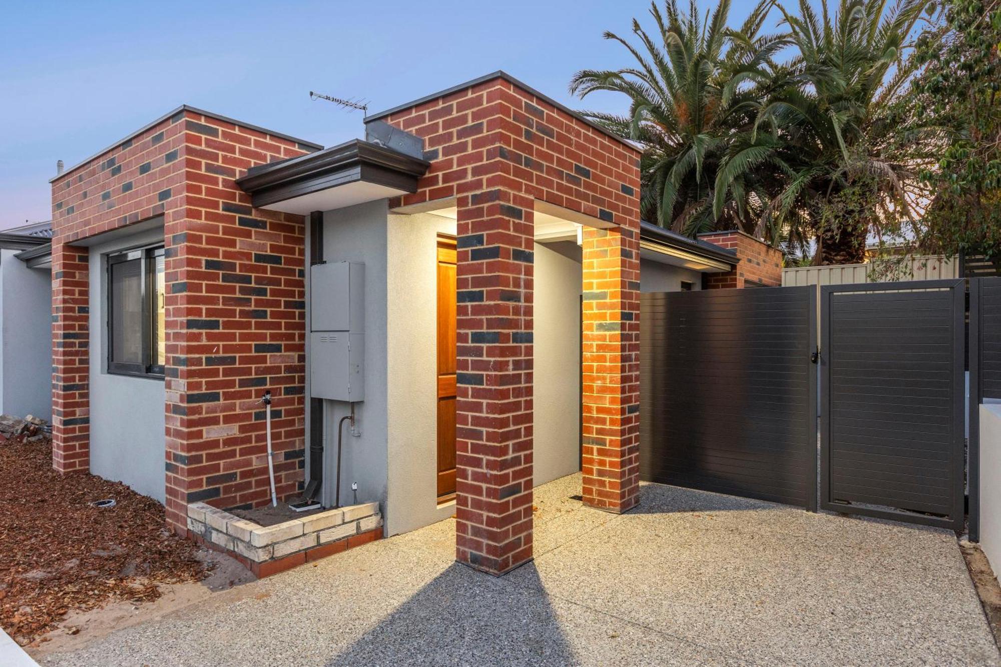 Corporate House For Professionals-Private Room-Shared Common Areas-Walk To Curtin University, Perth